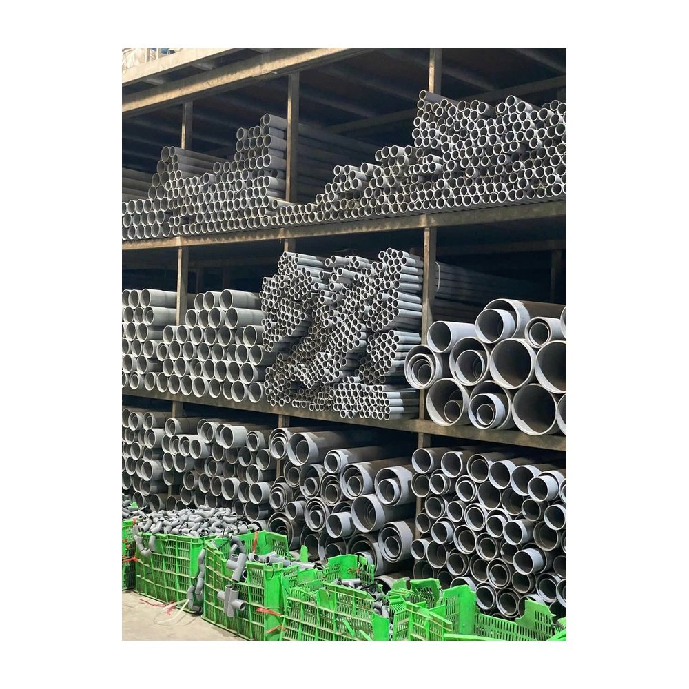 ong-pvc-gia-phat-cung-ke-nhieu-co-ong-xam-phu-kien-xanh-1 Ống PVC Gia Phát - kệ trưng bày nhiều cỡ ống xám và phụ kiện xanh